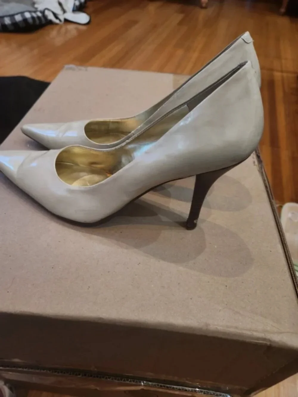 High heeled, handle your Business